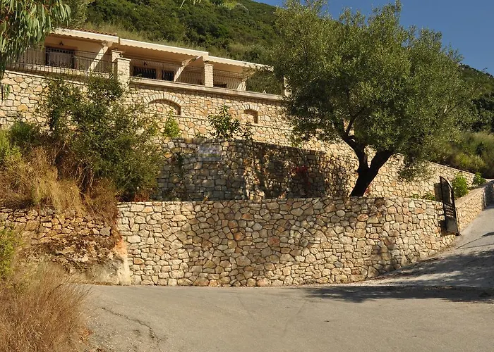 בית נופש Poli *